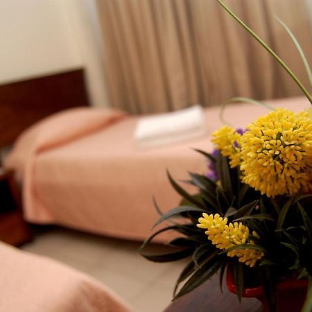 Isabel Suites Laoag Esterno foto