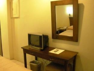 Isabel Suites Laoag Esterno foto