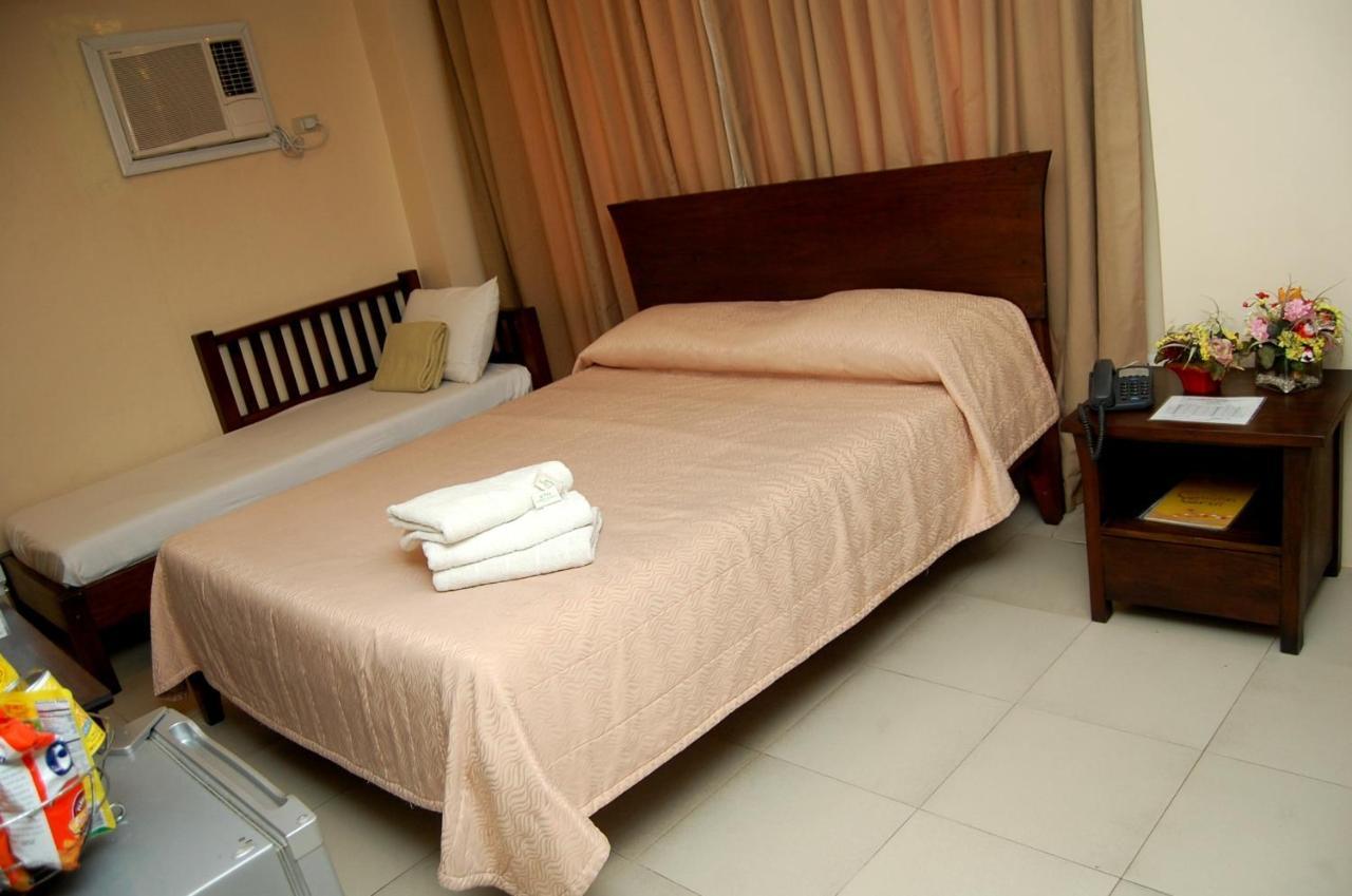 Isabel Suites Laoag Camera foto